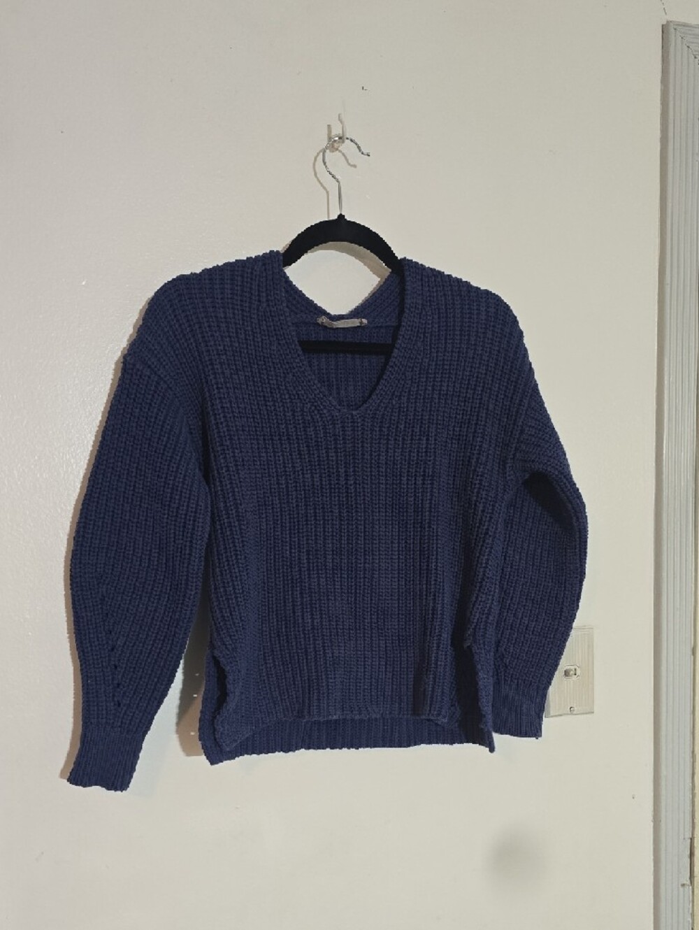 Everlane Navy Blue V-Neck Knit Sweater